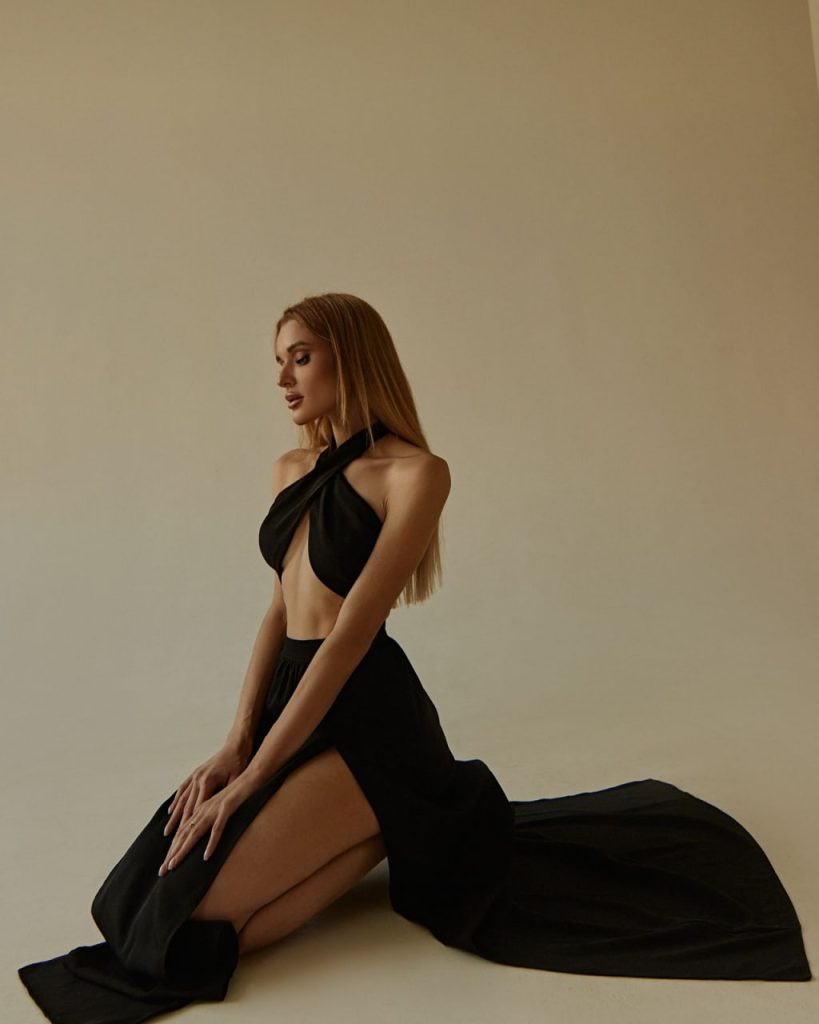 Модель эскорт-услуг Алиса работающая в Москве