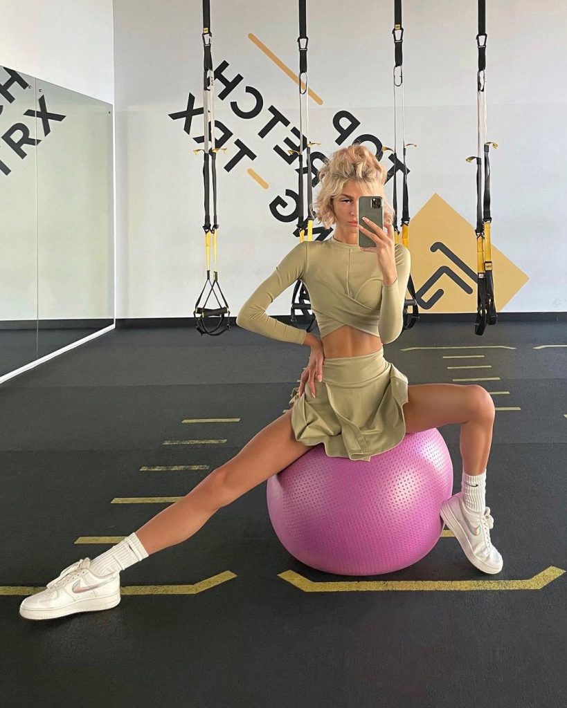 Девушка на час Адрия работающая в Москве