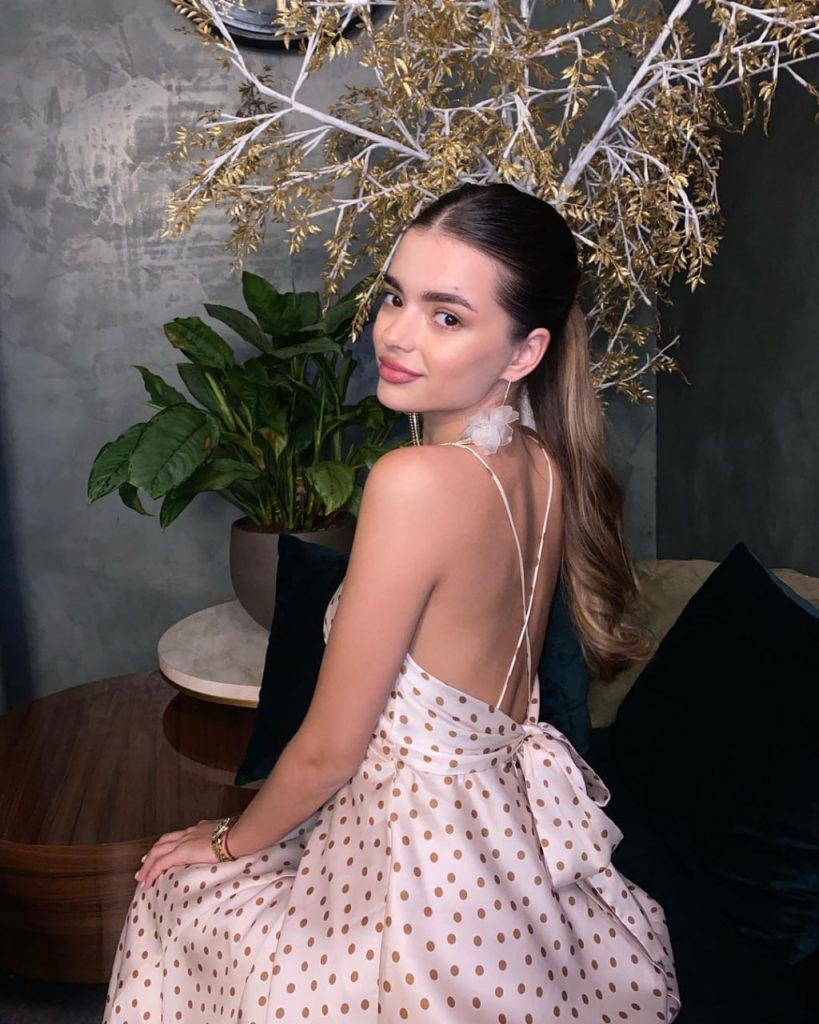 Элитная эскортница Жаннет работающая в Москве