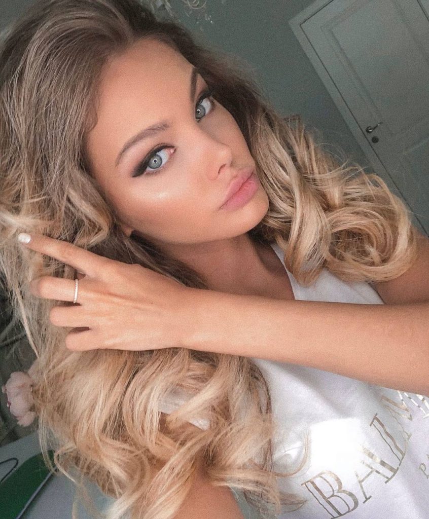 Эскортница Бонни